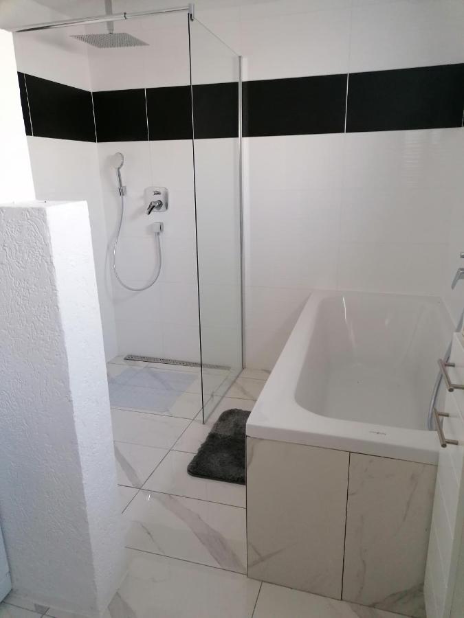Schoene Einliegerwohnung In Hechingen Esterno foto